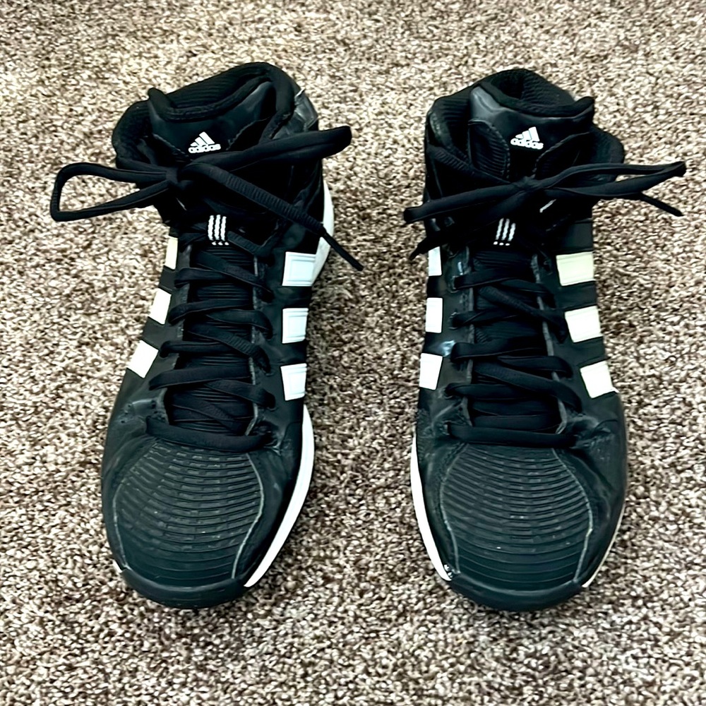Adidas Sneakers Black and White Size 10 EXCELLENT PREOWNED CONDITION
